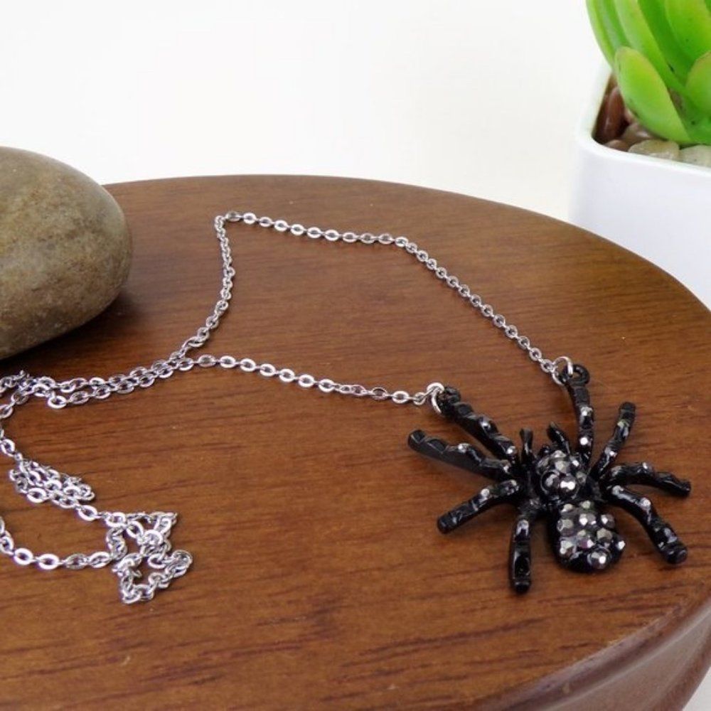 Black Rhinestone Spider Pendant Necklace - Picture 2 of 4